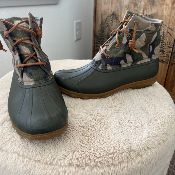 SPERRY TOP-SIDER Syren Gulf Camo Duck Toe Boot, Rain Boot, Green Camo, 10 - Picture 7 of 10